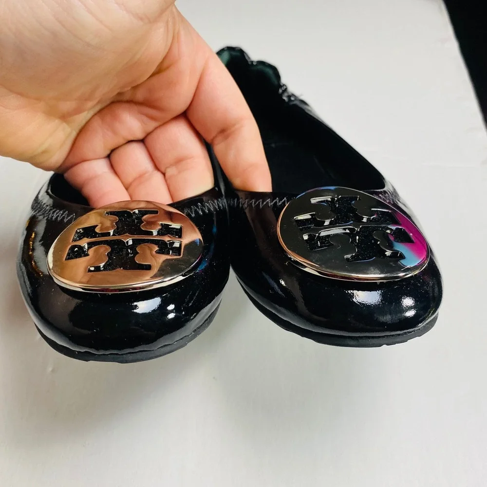 Tory Burch Reva Ballet Flat Black Patent Leather Silver‎ Logo Medallion Size 5.5